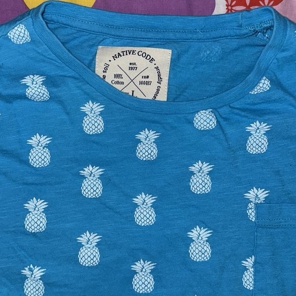 Blue Pineapple Print Shirt (L) - Picture 8 of 10